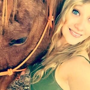 Meet your Posher, Danielle